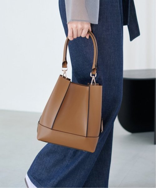 《追加予約》GIANNI NOTARO/ジャンニ ノターロ バケツガタバッグ 219/RUGA 商品説明メーカー品番：219/RUGA弊社カラー：メーカーカラーブラック(001)：NEROキャメル(025)：CUOIOイエロー(080)： F2039478243(15708円)