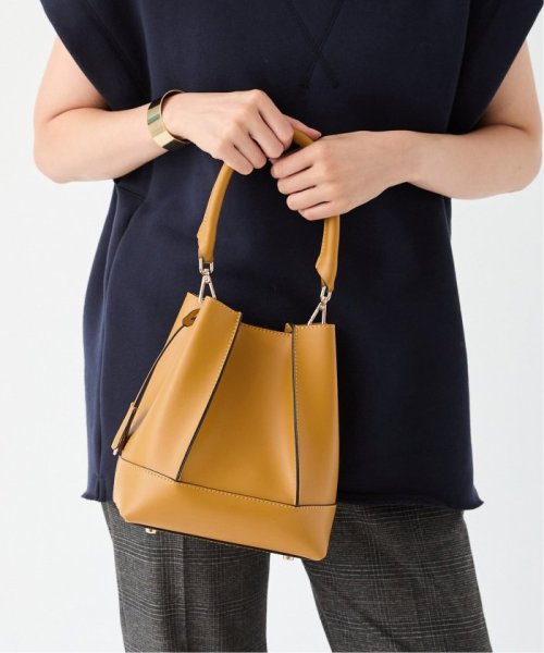 《追加予約》GIANNI NOTARO/ジャンニ ノターロ バケツガタバッグ 219/RUGA 商品説明メーカー品番：219/RUGA弊社カラー：メーカーカラーブラック(001)：NEROキャメル(025)：CUOIOイエロー(080)： F2039478243(15708円)