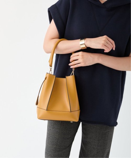 《追加予約》GIANNI NOTARO/ジャンニ ノターロ バケツガタバッグ 219/RUGA 商品説明メーカー品番：219/RUGA弊社カラー：メーカーカラーブラック(001)：NEROキャメル(025)：CUOIOイエロー(080)： F2039478243(15708円)