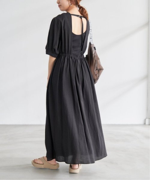 バックオープンワンピース 商品説明リラクシーなムードの高まるブラックカラーが着映える大人の夏ワンピースが登場。シンプルなフロントデザイン U1728899337(13200円)