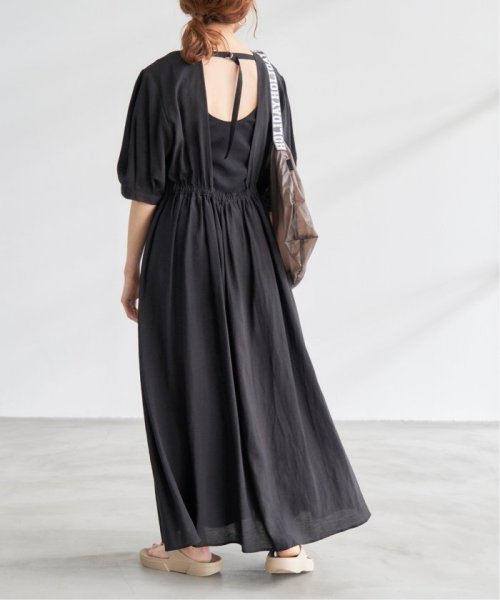 バックオープンワンピース 商品説明リラクシーなムードの高まるブラックカラーが着映える大人の夏ワンピースが登場。シンプルなフロントデザイン U1728899337(13200円)