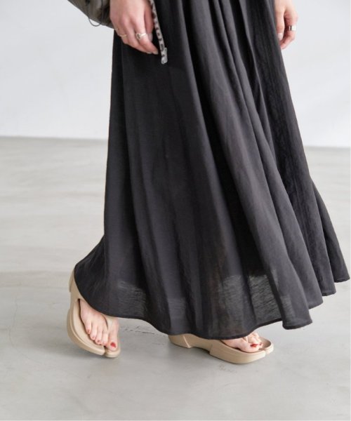 バックオープンワンピース 商品説明リラクシーなムードの高まるブラックカラーが着映える大人の夏ワンピースが登場。シンプルなフロントデザイン U1728899337(13200円)