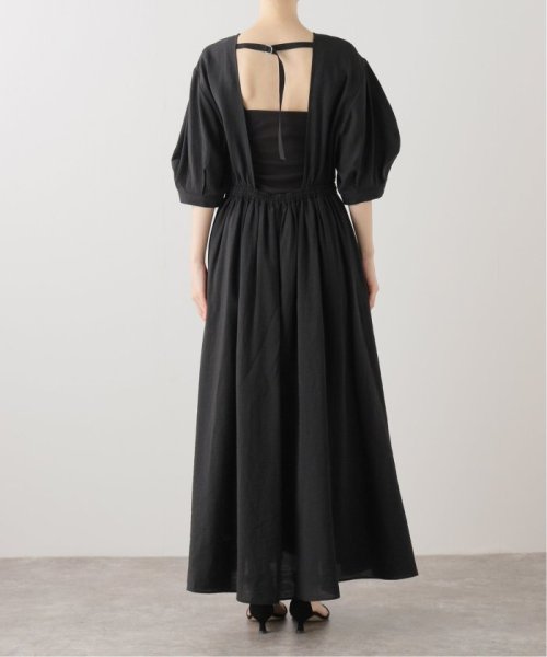 バックオープンワンピース 商品説明リラクシーなムードの高まるブラックカラーが着映える大人の夏ワンピースが登場。シンプルなフロントデザイン U1728899337(13200円)