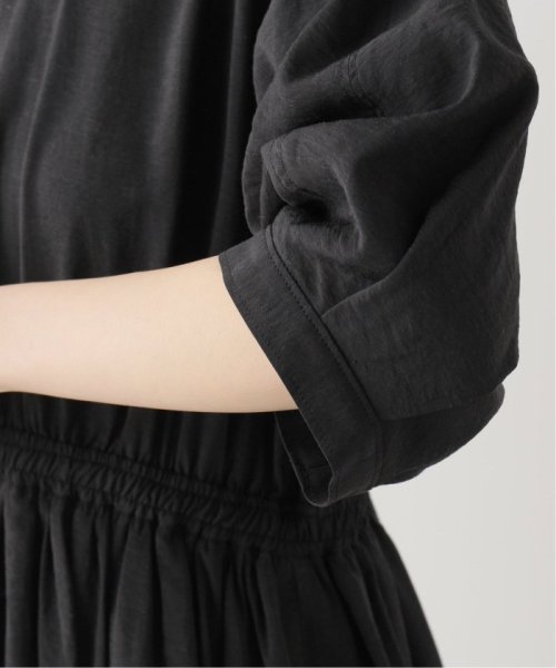 バックオープンワンピース 商品説明リラクシーなムードの高まるブラックカラーが着映える大人の夏ワンピースが登場。シンプルなフロントデザイン U1728899337(13200円)