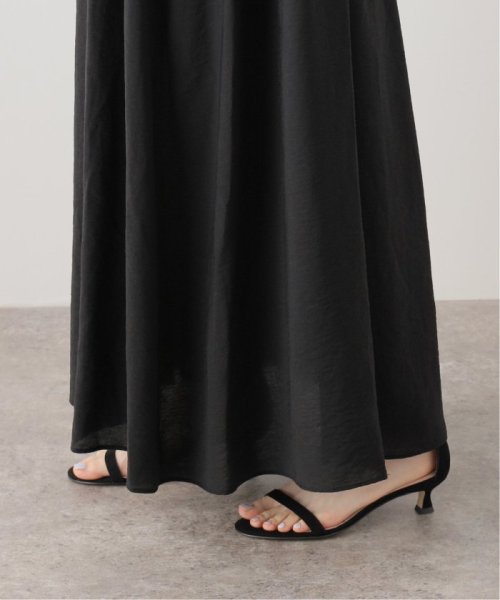 バックオープンワンピース 商品説明リラクシーなムードの高まるブラックカラーが着映える大人の夏ワンピースが登場。シンプルなフロントデザイン U1728899337(13200円)