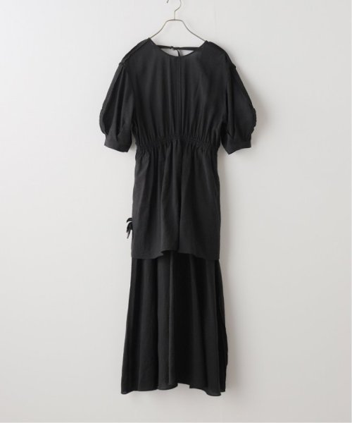 バックオープンワンピース 商品説明リラクシーなムードの高まるブラックカラーが着映える大人の夏ワンピースが登場。シンプルなフロントデザイン U1728899337(13200円)