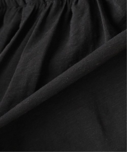 バックオープンワンピース 商品説明リラクシーなムードの高まるブラックカラーが着映える大人の夏ワンピースが登場。シンプルなフロントデザイン U1728899337(13200円)