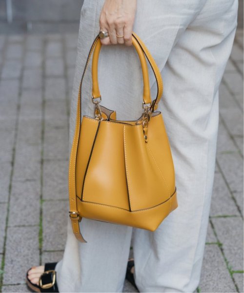 《追加予約》GIANNI NOTARO/ジャンニ ノターロ バケツガタバッグ 219/RUGA 商品説明メーカー品番：219/RUGA弊社カラー：メーカーカラーブラック(001)：NEROキャメル(025)：CUOIOイエロー(080)： F2039478243(15708円)