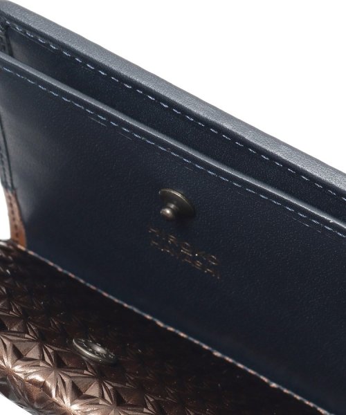 CARATI（カラーティ）薄型二つ折り財布 CARATI カラーティ デザイン また