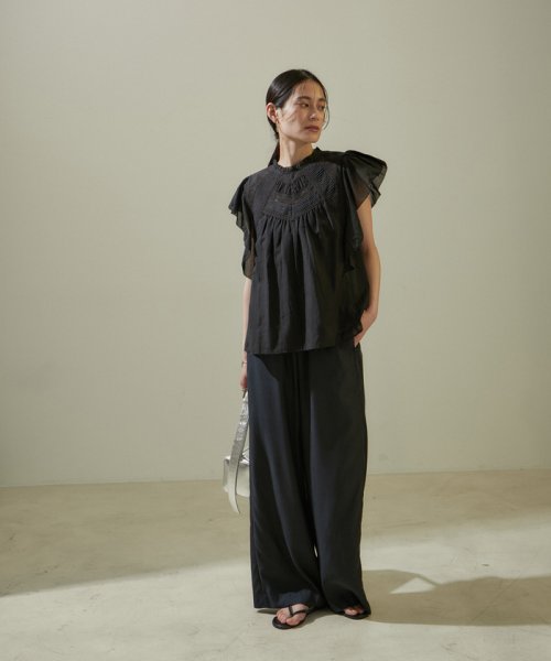 【WEB限定】コットンピンタックリバーレースラッフルブラウス 