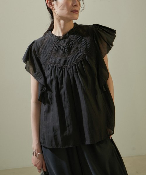 【WEB限定】コットンピンタックリバーレースラッフルブラウス 