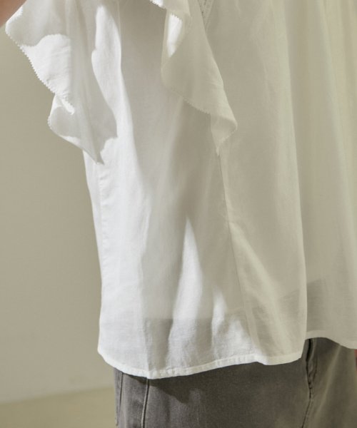 【WEB限定】コットンピンタックリバーレースラッフルブラウス 