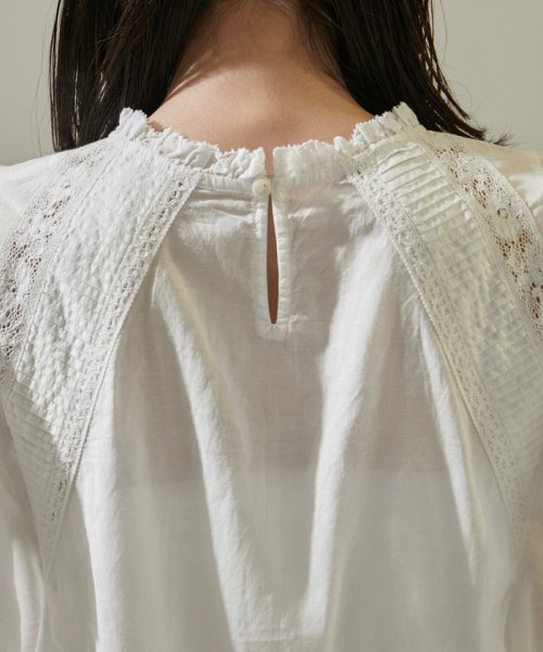 【WEB限定】コットンピンタックリバーレースラッフルブラウス 