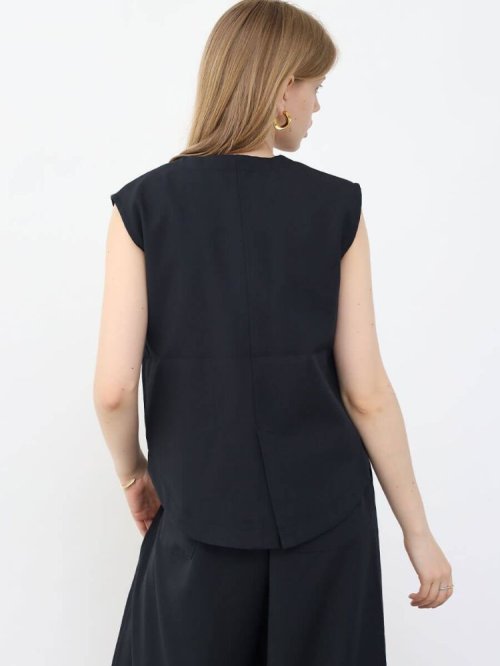 フロントボタンショートベスト 