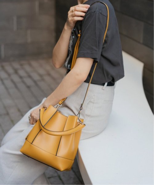 《追加予約》GIANNI NOTARO/ジャンニ ノターロ バケツガタバッグ 219/RUGA 商品説明メーカー品番：219/RUGA弊社カラー：メーカーカラーブラック(001)：NEROキャメル(025)：CUOIOイエロー(080)： F2039478243(15708円)