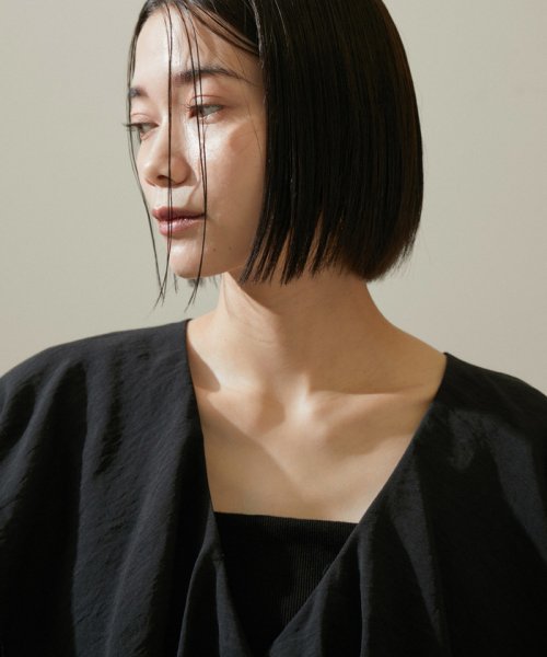 ラッフルカラーフレアスリーブブラウス 