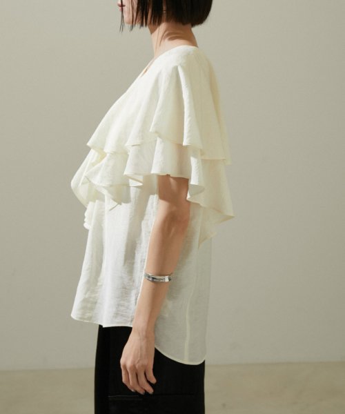 ラッフルカラーフレアスリーブブラウス 