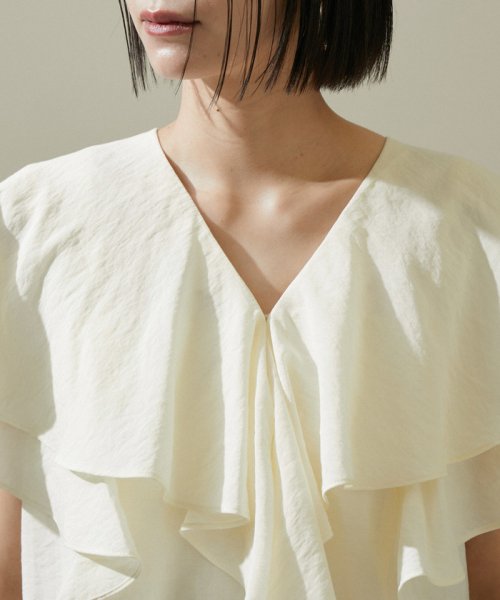 ラッフルカラーフレアスリーブブラウス 