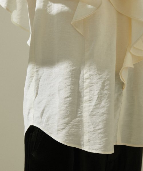 ラッフルカラーフレアスリーブブラウス 