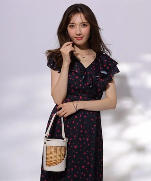 ラッフルカシュクールプリントワンピース 予めご了承ください