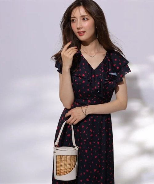 ラッフルカシュクールプリントワンピース 予めご了承ください