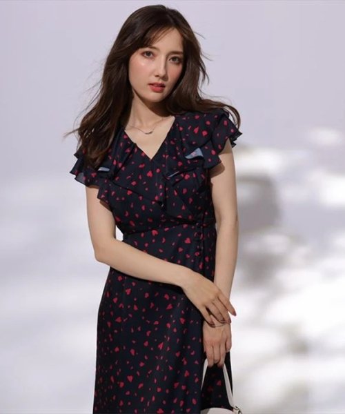 ラッフルカシュクールプリントワンピース 予めご了承ください