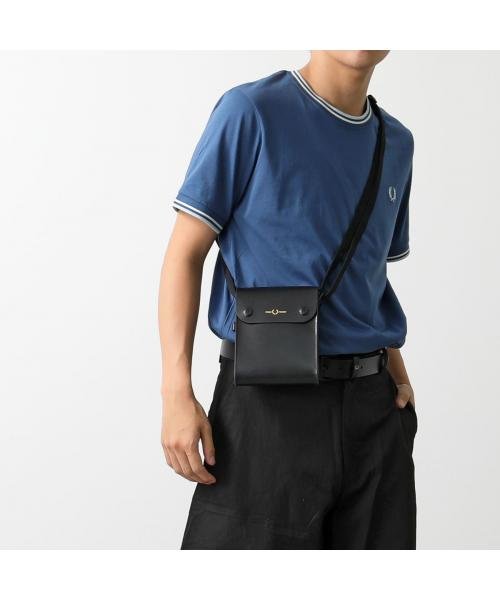 FRED PERRY ショルダーバッグ BURNISHED LEATHER POUCH L4331 FRED PERRY ショルダーバッグ BURNISHED LEATHER POUCH