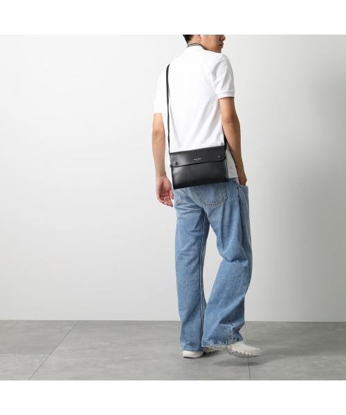 FRED PERRY バッグ BURNISHED LEATHER SACOCHE BAG L4330 FRED PERRY BURNISHED LEATHER SACOCHE BAG