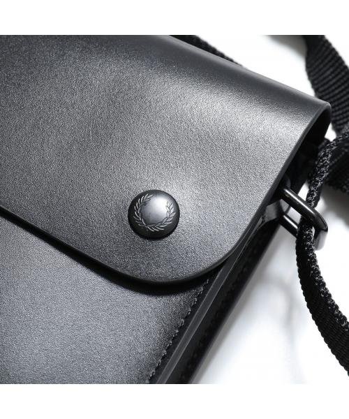 FRED PERRY バッグ BURNISHED LEATHER SACOCHE BAG L4330 FRED PERRY BURNISHED LEATHER SACOCHE BAG