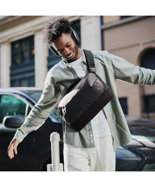 エアー ボディバッグ Aer 防水 軽量 小さめ ショルダーバッグ 斜めがけバッグ ノートPC 14インチ B5 9L ビジネスバッグ Tech Sling 3 
