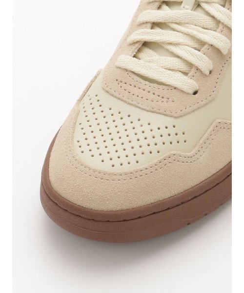 【VEJA】V90 / CENTRE－COMMERCIAL PIERRE V90