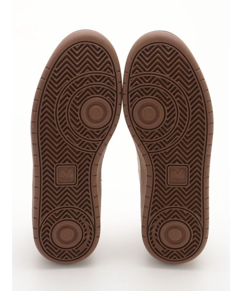 【VEJA】V90 / CENTRE－COMMERCIAL PIERRE V90