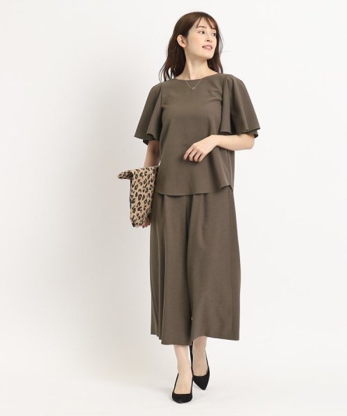 【洗える／日本製／シワになりにくい／清涼感／セットアップ可】オンオフ活躍する、大人フリルブラウス 