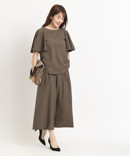 【洗える／日本製／シワになりにくい／清涼感／セットアップ可】オンオフ活躍する、大人フリルブラウス 