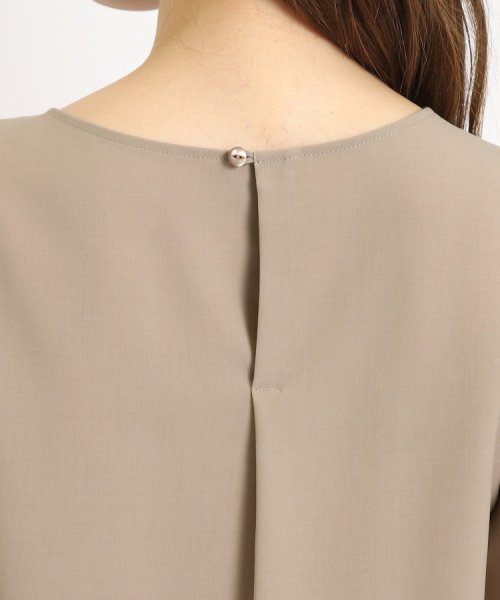 【洗える／日本製／シワになりにくい／清涼感／セットアップ可】オンオフ活躍する、大人フリルブラウス 