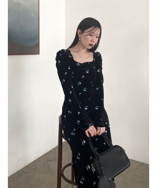 楽天市場】【SALE／40%OFF】スクエアネックベロア刺繍ワンピース