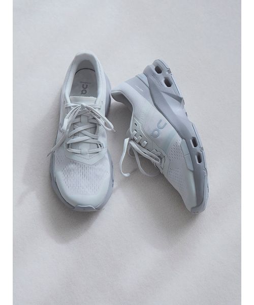 emmi×On】On x MotivNY Cloudpulse(506976343)｜阪急百貨店公式通販