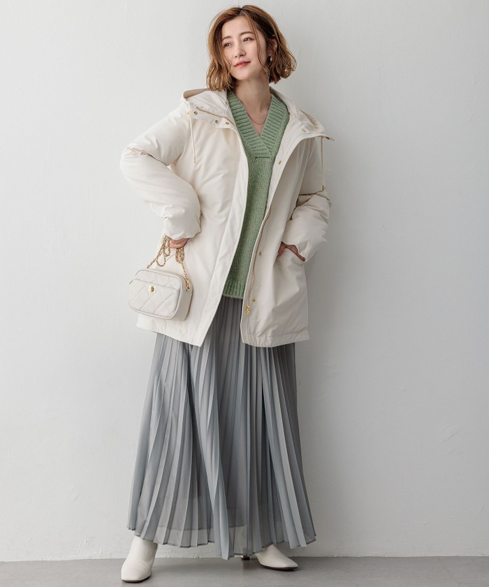 値下げ中！滝沢眞規子さん着用MACKAGE HELEN ポップコーンダウン 個性を磨くハイスペックなモノトーンアウター | VERY NaVY