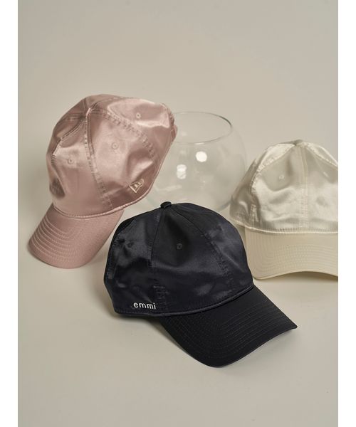 『最終価格』emmi×NEW ERAピンク サテン ベースボールキャップ 最終価格』emmi×NEW ERAピンク サテン ベースボールキャップ