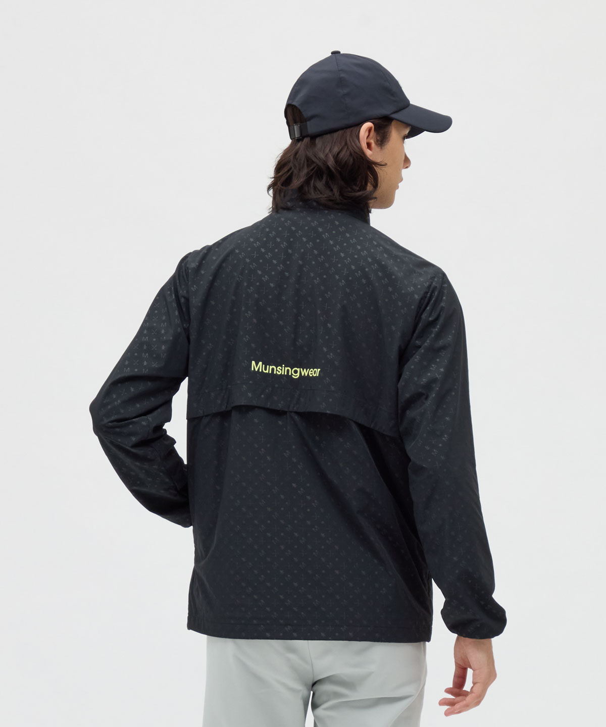 マンシングウェア Munsingwear はっ水ストレッチエンボス柄