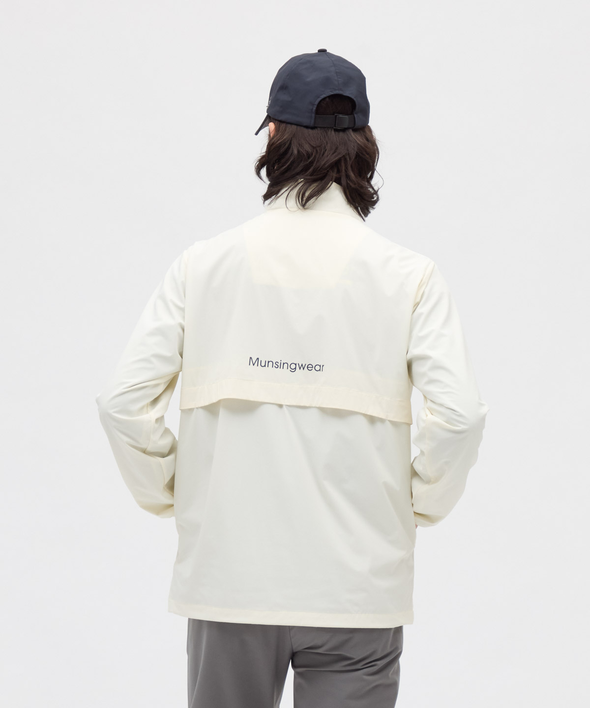 マンシングウェア Munsingwear はっ水ストレッチエンボス柄