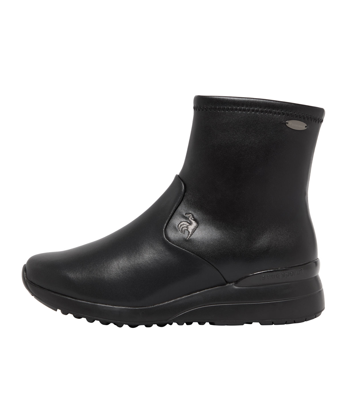 ルコックスポルティフ  フーディー ルコックスポルティフ』より、歩きやすさと程よい温かさが特徴