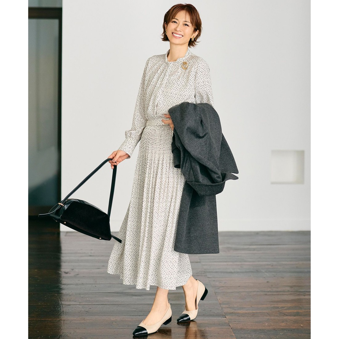 【正規品】プラダ☆春夏☆プリーツ☆スカート☆ひざ丈☆白☆42☆古着 自由区 L 【17号サイズまで展開・セットアップ対応】ライトサテン