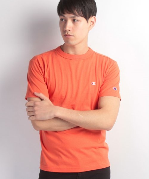 JEANS MATE(ジーンズメイト)/【CHAMPION】ワンポイントクルーネックTシャツ/オレンジ