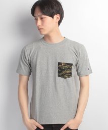 JEANS MATE(ジーンズメイト)/【CHAMPION】REVERSE　WEAVE　カモフラポケットTシャツ/グレー