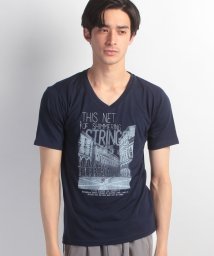 JEANS MATE(ジーンズメイト)/【FORT　POINT】フォトプリントVネックTシャツ/ネイビーA