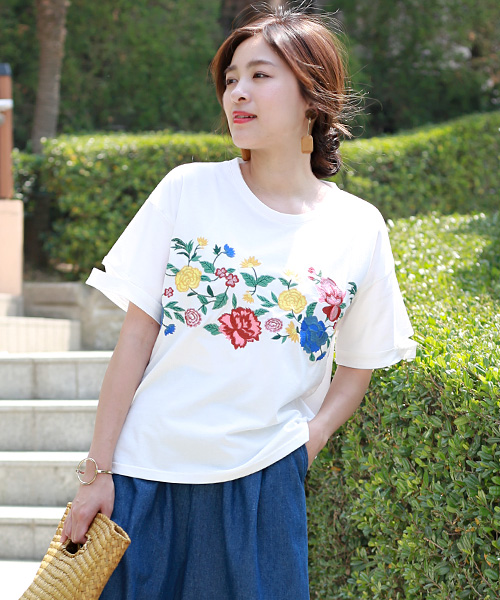 ミッドサマーミッドサマーオフィシャル花柄刺繍Tシャツ（未着用品） A24