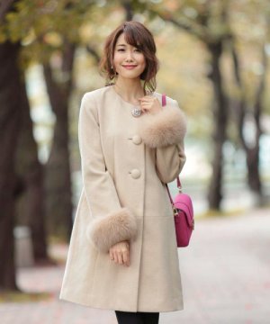 Debut De Fiore デビュー ド フィオレ Ladyノーカラーコート Magaseek Dfashion限定カラー コート ノーカラー ノーカラーコート ファー ファー付 カフス カフスファー 袖 袖ファー フォックス フォックスファー ボタン ダウン ボタンダウン ビジュー ビジューボタン