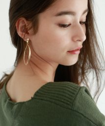 marjour(マージュール)/LEAF HOOK EARRING/ゴールド