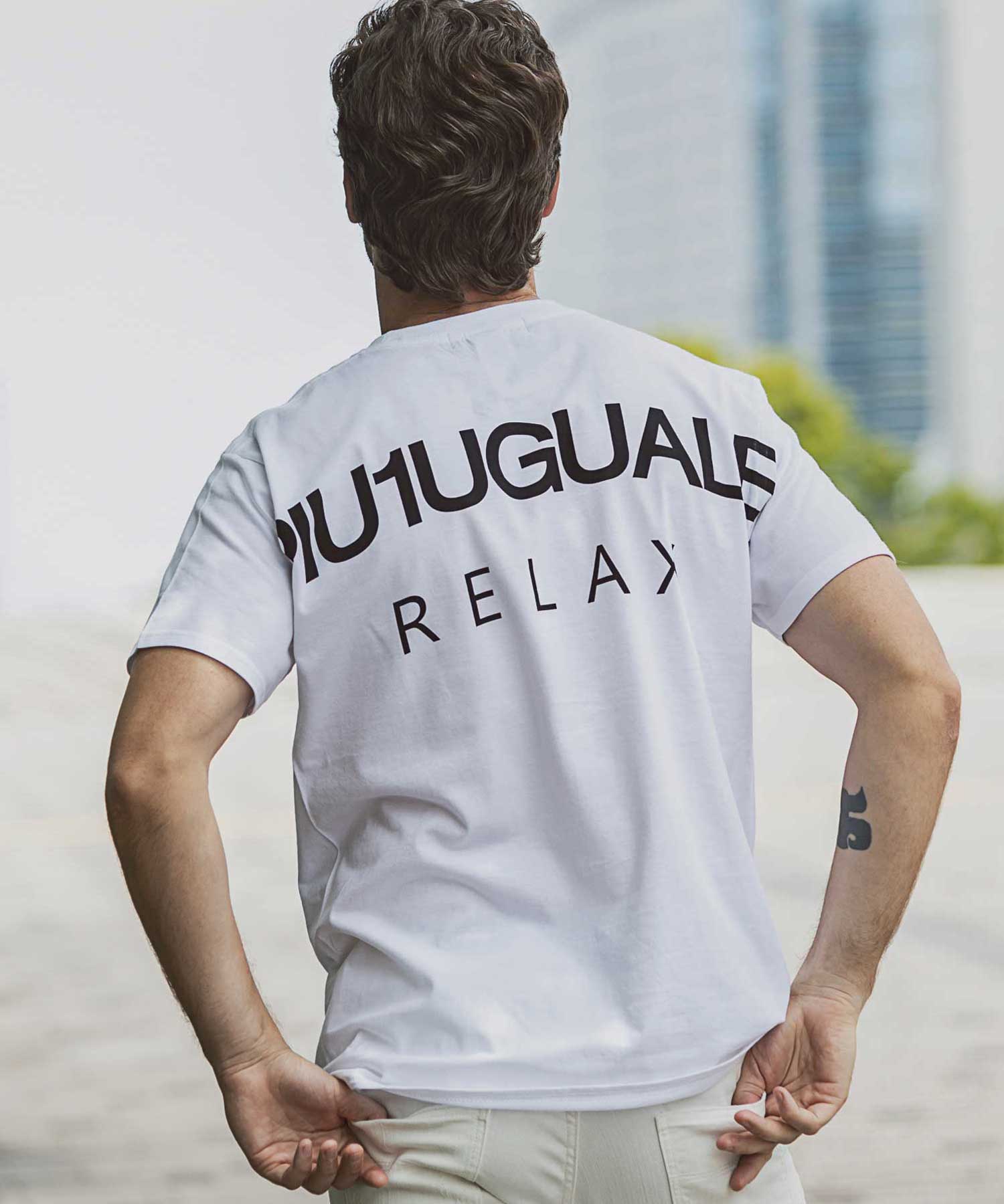 値下げ 新品Lサイズ 1PIU1UGUALE3 RELAX ロゴ半袖Tシャツ